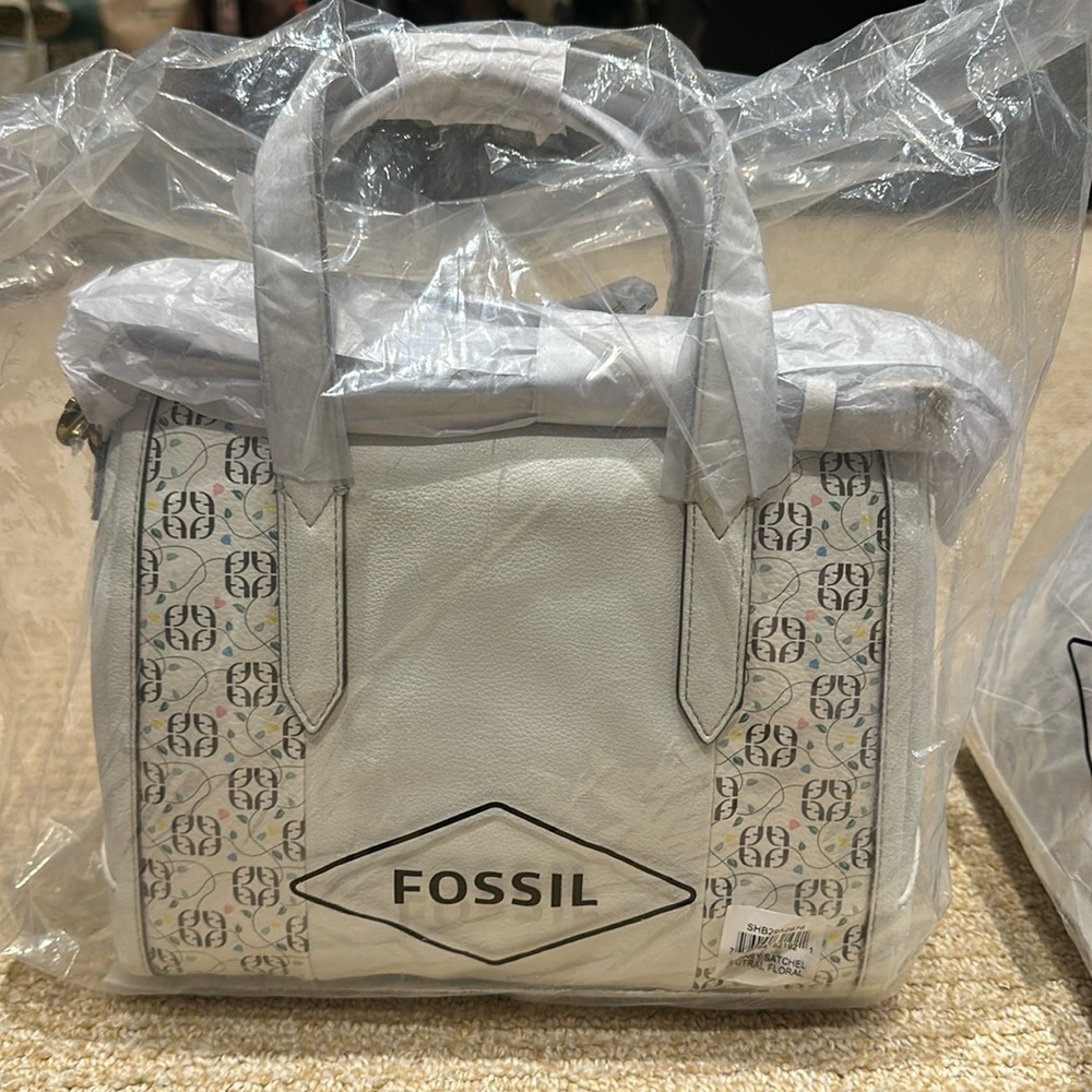 Fossil purse NWT